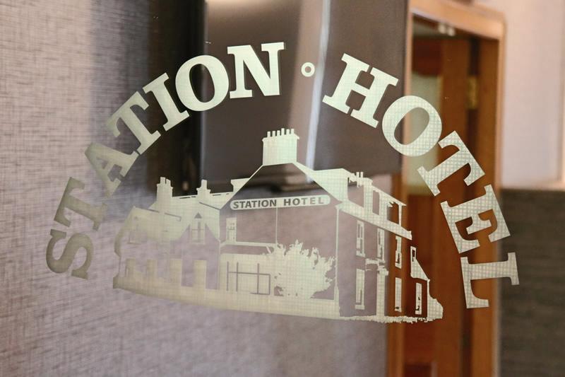 Station Hotel Стоунхевън Екстериор снимка